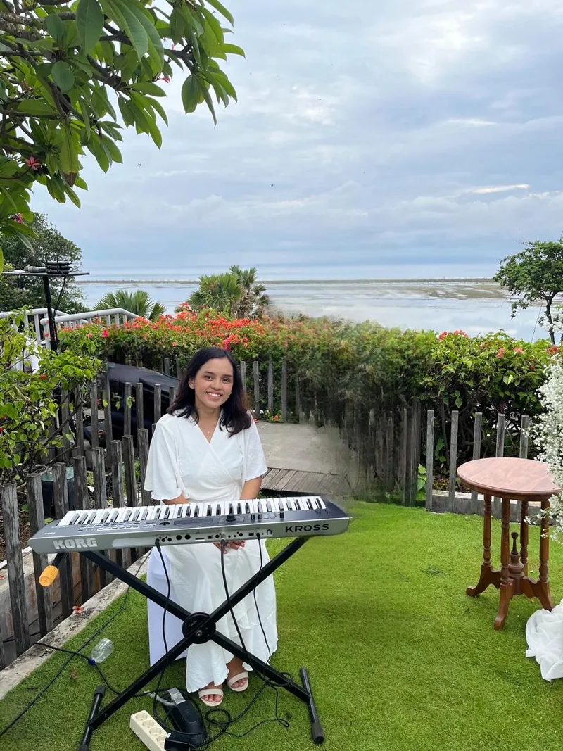 Cliffside ceremony with live wedding pianist, Bali